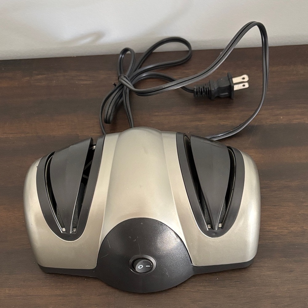 Electric knife sharpener